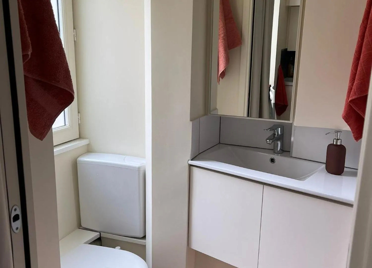 Comme Une Chambre D'Hotel Au Coeur De Lyon