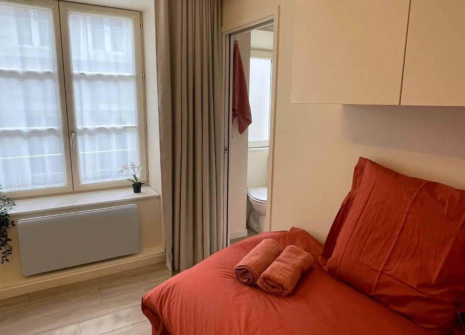 Comme Une Chambre D'Hotel Au Coeur De Lyon